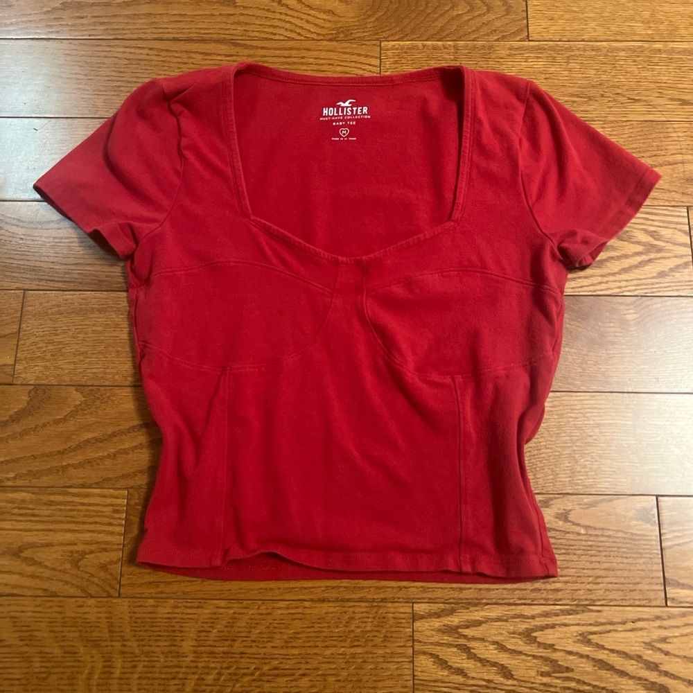 Hollister Women's Scarlet Short Sleeve Tee